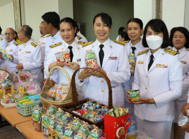 พิธีเจริญพระพุทธมนต์ ทำบุญตักบาตรพระสงฆ์ ถวายเป็นพระราชกุศล พารามิเตอร์รูปภาพ 2