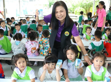 กิจกรรมดื่มนมโรงเรียน 2568 ณ ... พารามิเตอร์รูปภาพ 1