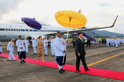 เฝ้ารับเสด็จ พระบาทสมเด็จพระเจ้าอยู่หัว พร้อมด้วย ... พารามิเตอร์รูปภาพ 1