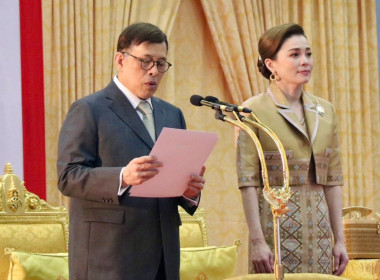 เฝ้ารับเสด็จ พระบาทสมเด็จพระเจ้าอยู่หัว พร้อมด้วย ... พารามิเตอร์รูปภาพ 2
