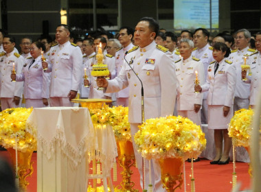 พิธีถวายเครื่องราชสักการะและวางพานพุ่มและพิธีจุดเทียนถวายพระพรชัยมงคล เนื่องในวันเฉลิมพระชนมพรรษา พระบาทสมเด็จพระเจ้าอยู่หัว ประจำปี 2568 ... พารามิเตอร์รูปภาพ 3