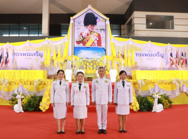 พิธีถวายเครื่องราชสักการะและวางพานพุ่มและพิธีจุดเทียนถวายพระพรชัยมงคล เนื่องในวันเฉลิมพระชนมพรรษา พระบาทสมเด็จพระเจ้าอยู่หัว ประจำปี 2568 ... พารามิเตอร์รูปภาพ 2
