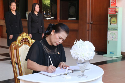 ร่วมลงนามถวายอาลัย สมเด็จพระนางเจ้าสิริกิติ์ ... พารามิเตอร์รูปภาพ 1